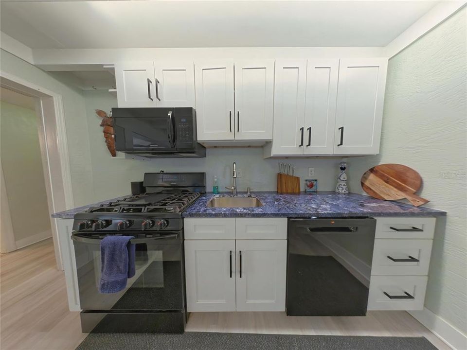 For Sale: $375,000 (3 beds, 2 baths, 1469 Square Feet)