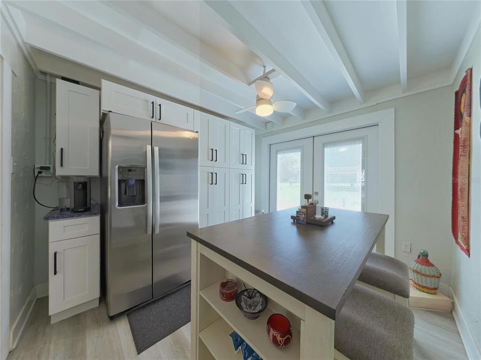 For Sale: $375,000 (3 beds, 2 baths, 1469 Square Feet)