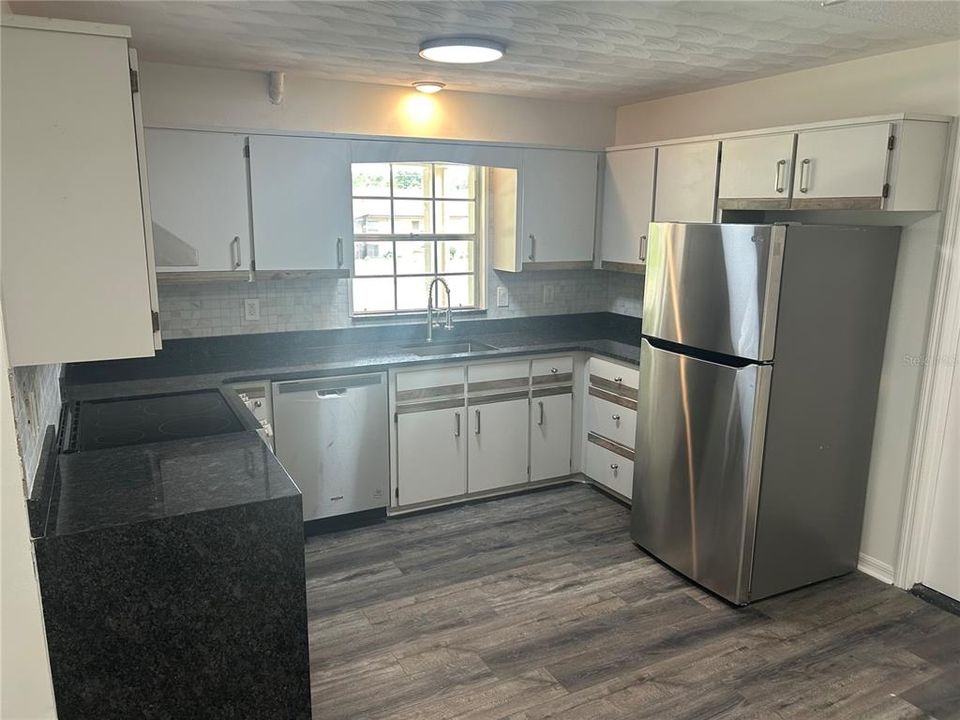 For Rent: $1,750 (2 beds, 2 baths, 980 Square Feet)