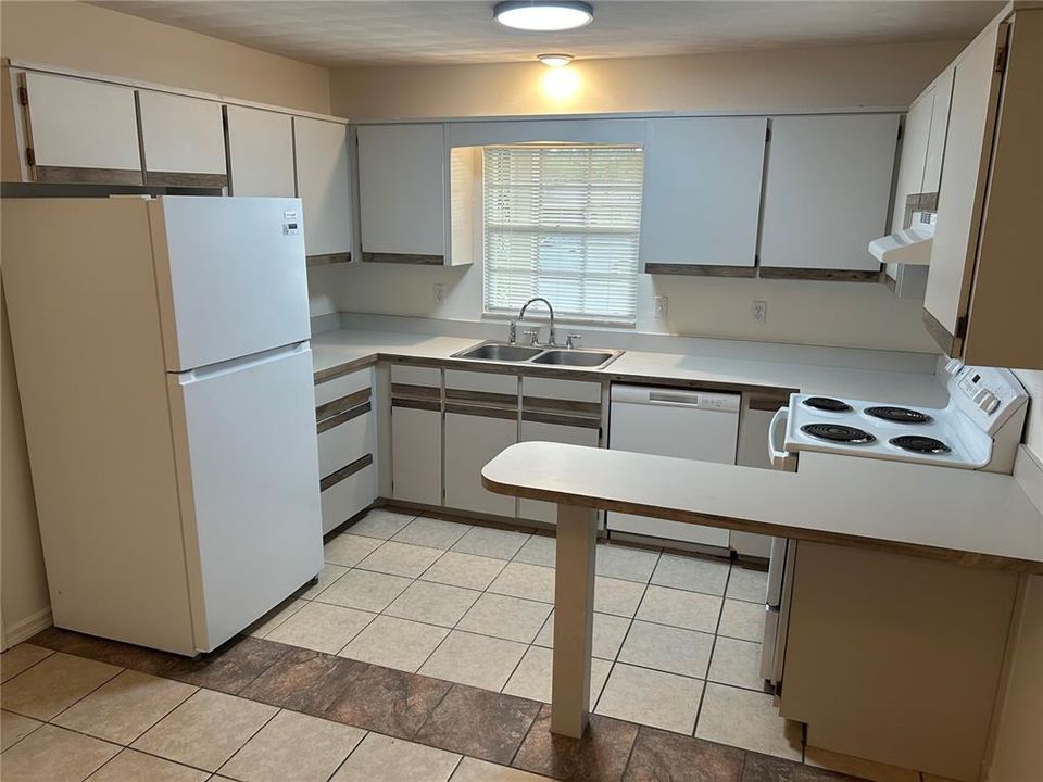 For Rent: $1,750 (2 beds, 2 baths, 980 Square Feet)