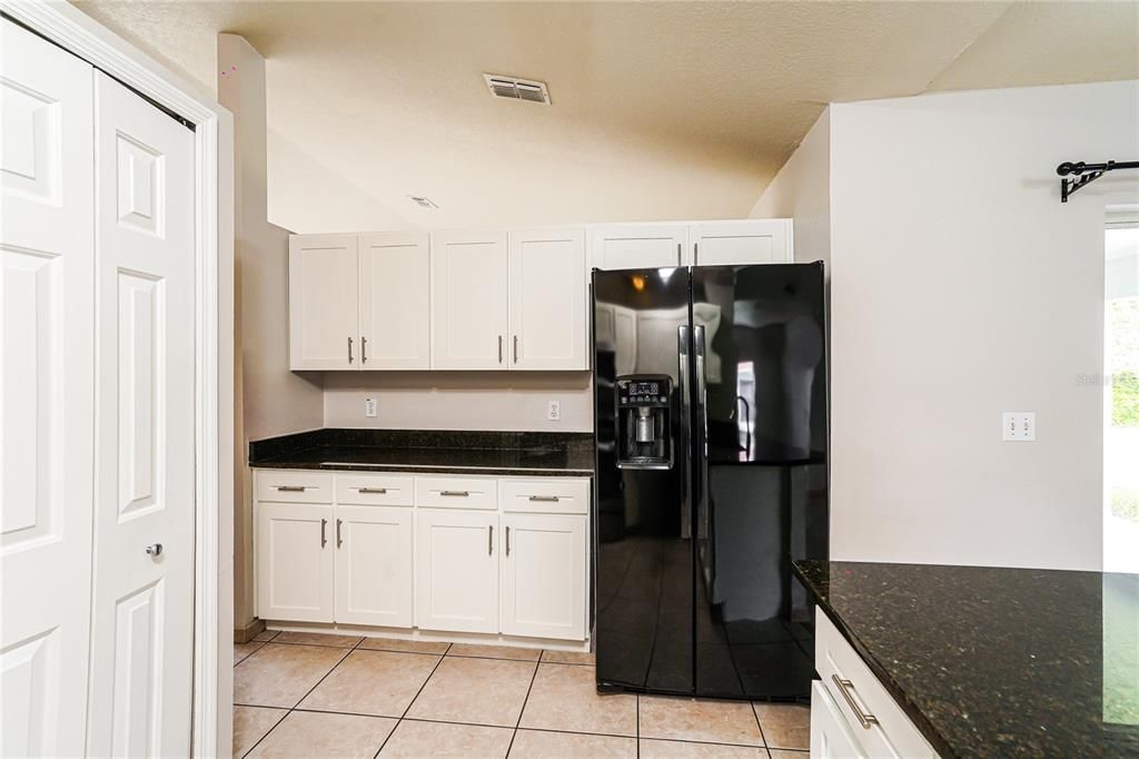 For Rent: $2,000 (3 beds, 2 baths, 1740 Square Feet)