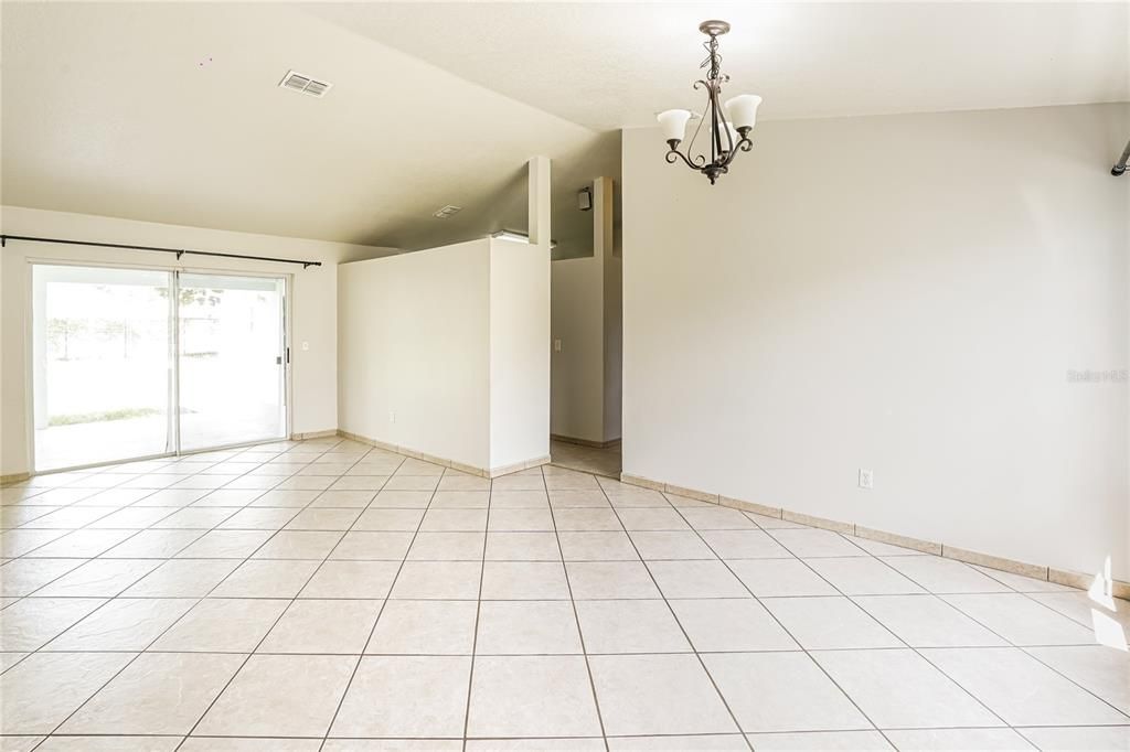 For Rent: $2,000 (3 beds, 2 baths, 1740 Square Feet)