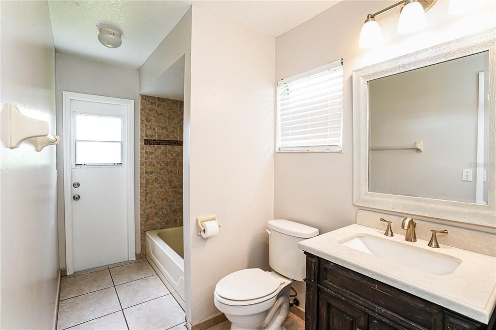 For Rent: $2,000 (3 beds, 2 baths, 1740 Square Feet)