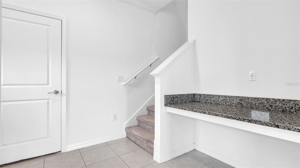 For Rent: $1,995 (3 beds, 2 baths, 1787 Square Feet)