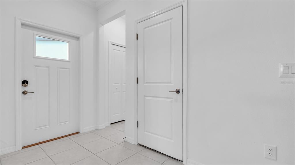For Rent: $1,995 (3 beds, 2 baths, 1787 Square Feet)