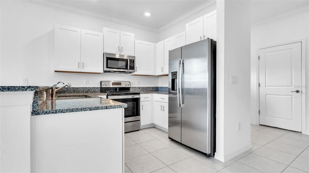 For Rent: $1,995 (3 beds, 2 baths, 1787 Square Feet)