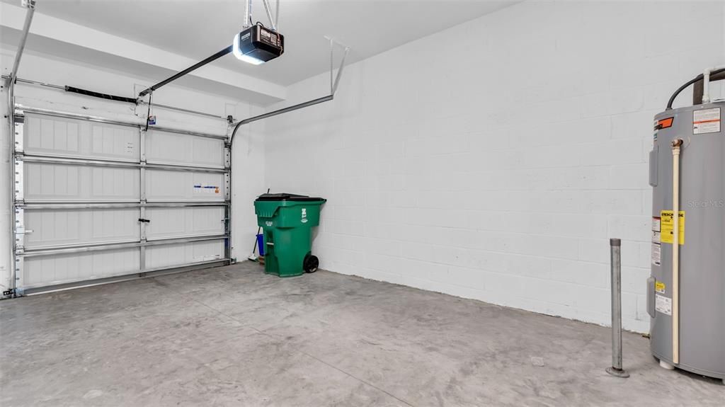 For Rent: $1,995 (3 beds, 2 baths, 1787 Square Feet)