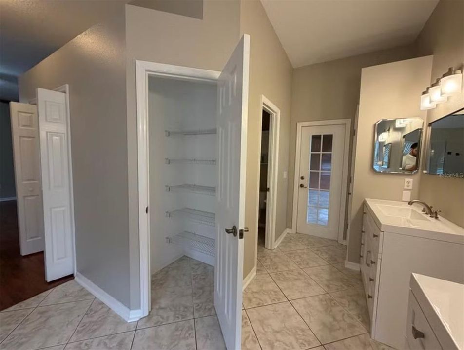 В аренду: $3,400 (4 спален, 2 ванн, 2400 Квадратных фут)
