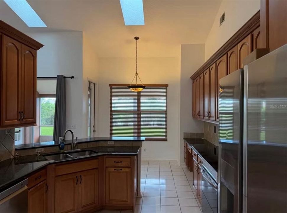 В аренду: $3,400 (4 спален, 2 ванн, 2400 Квадратных фут)