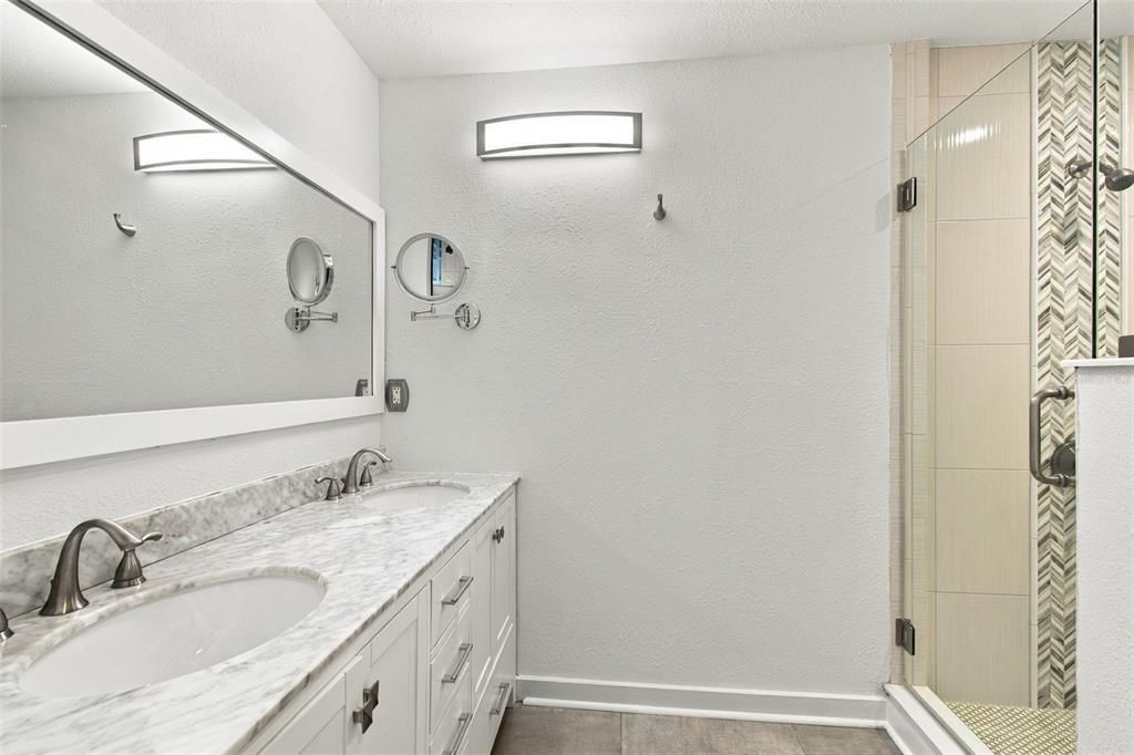 En Venta: $649,000 (4 camas, 4 baños, 1852 Pies cuadrados)