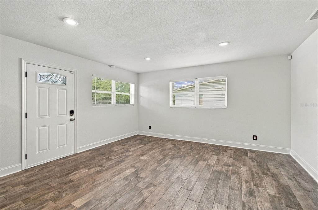 En Venta: $649,000 (4 camas, 4 baños, 1852 Pies cuadrados)