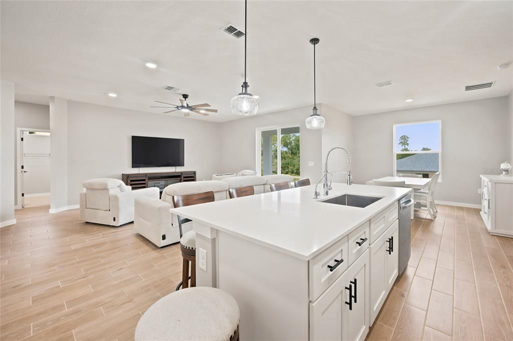 En Venta: $399,900 (4 camas, 2 baños, 1873 Pies cuadrados)