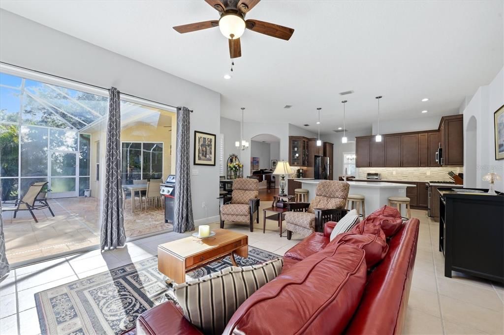 En Venta: $619,000 (4 camas, 3 baños, 2424 Pies cuadrados)