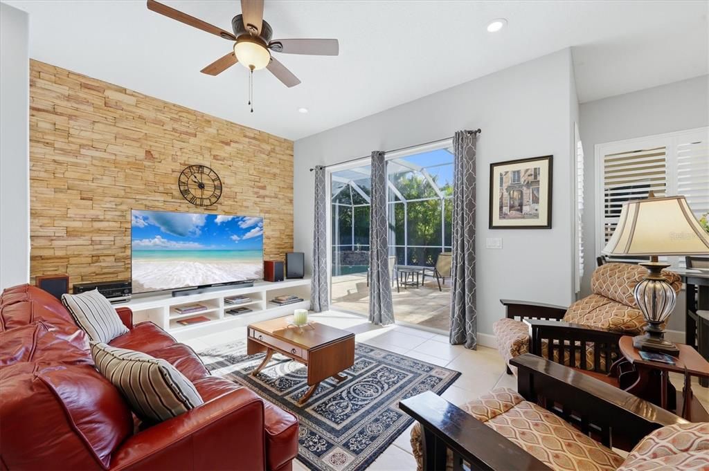 En Venta: $619,000 (4 camas, 3 baños, 2424 Pies cuadrados)