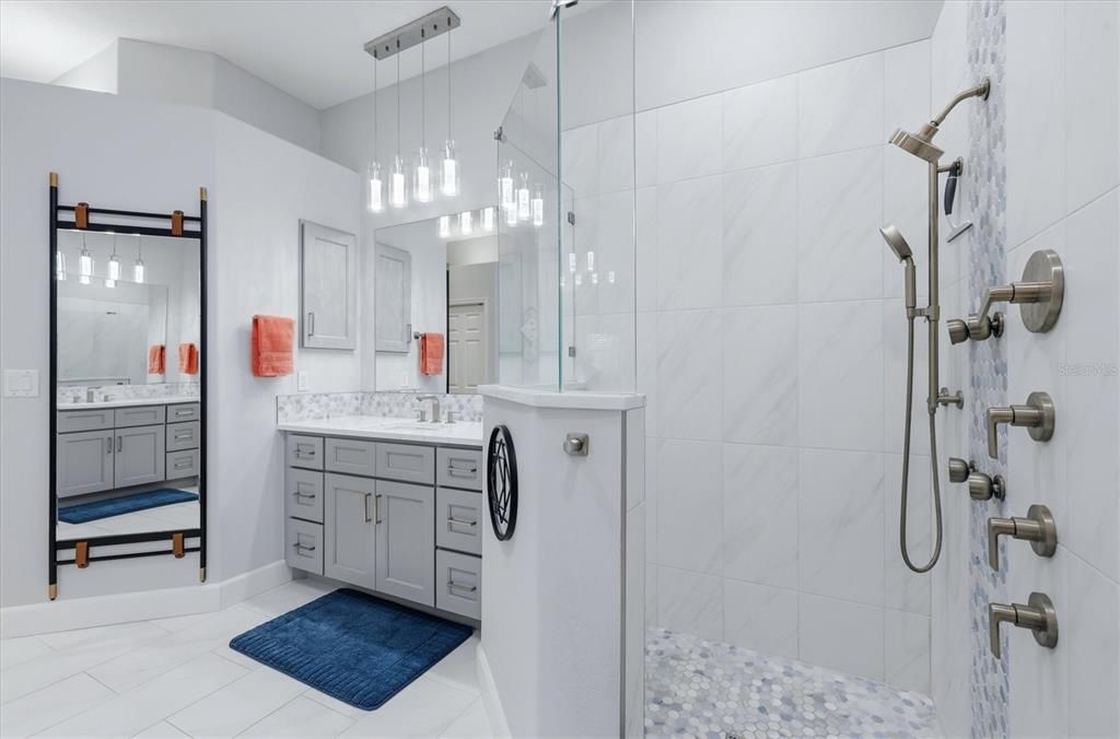 En Venta: $619,000 (4 camas, 3 baños, 2424 Pies cuadrados)