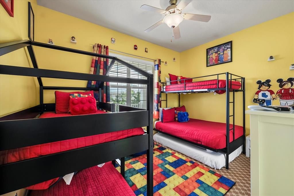 For Sale: $297,500 (3 beds, 2 baths, 1419 Square Feet)