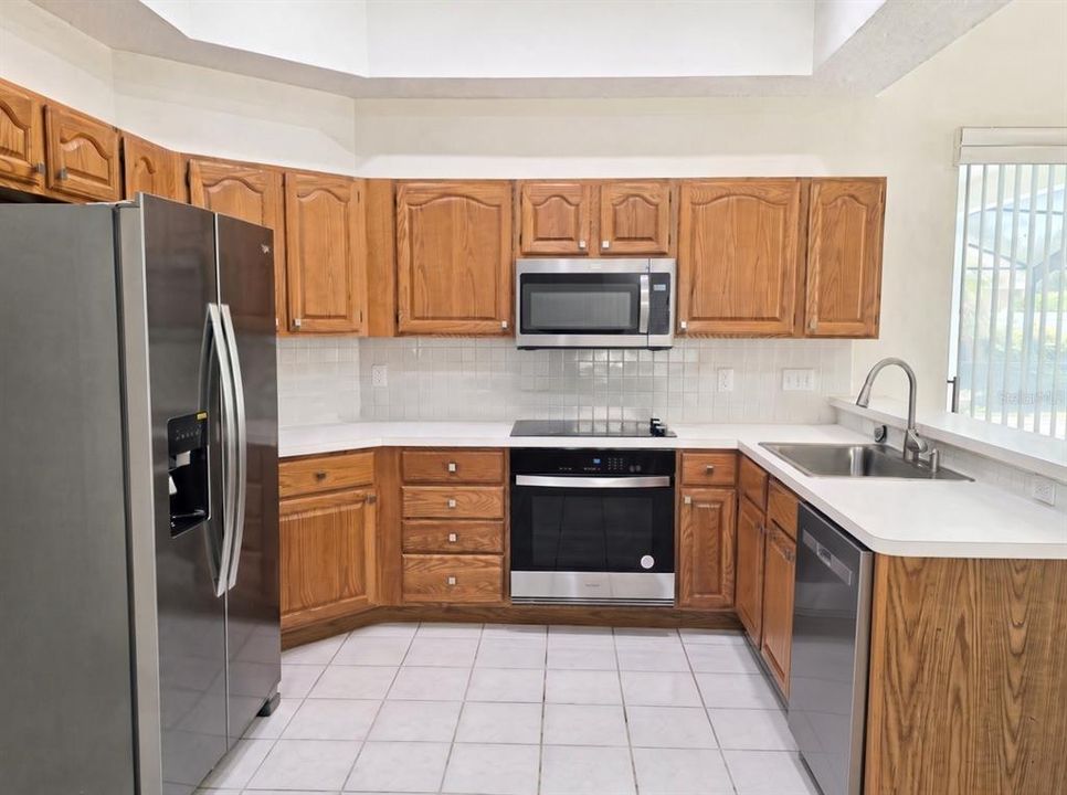Active With Contract: $799,900 (4 beds, 3 baths, 2865 Square Feet)