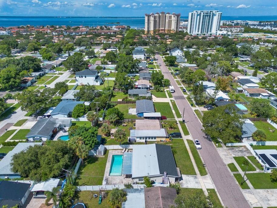 En Venta: $584,000 (4 camas, 2 baños, 1825 Pies cuadrados)