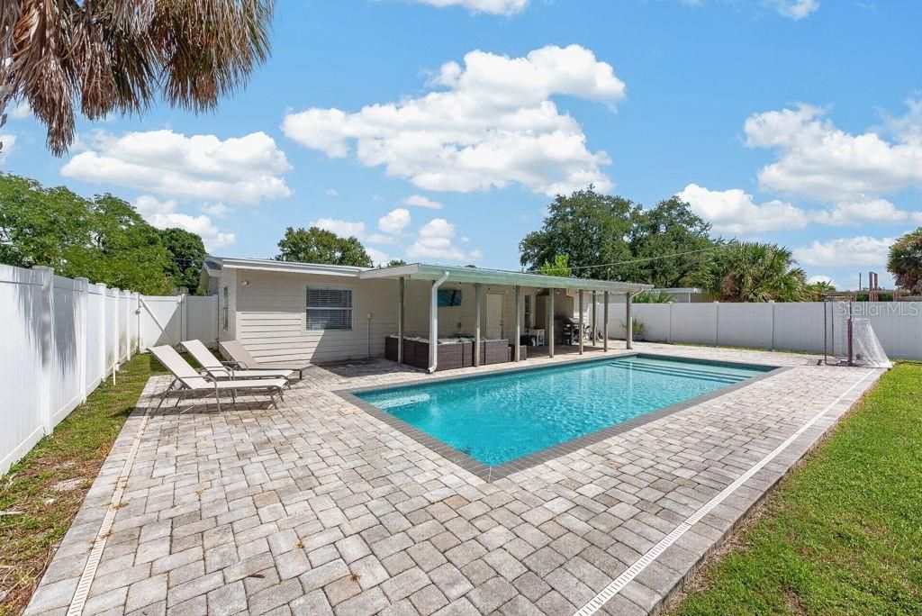 En Venta: $584,000 (4 camas, 2 baños, 1825 Pies cuadrados)