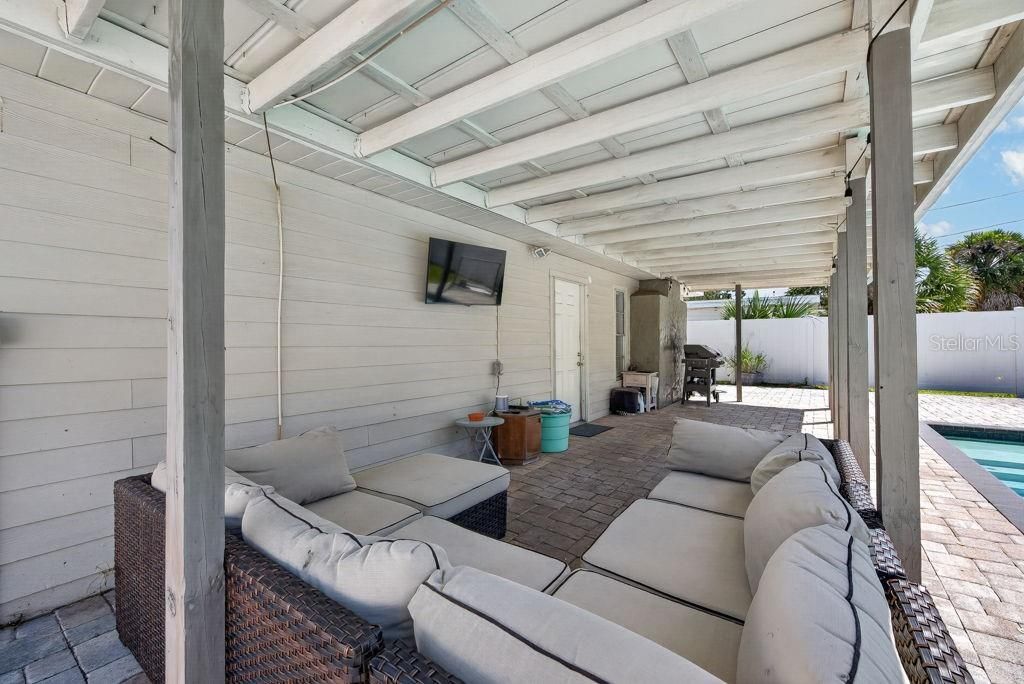 En Venta: $584,000 (4 camas, 2 baños, 1825 Pies cuadrados)