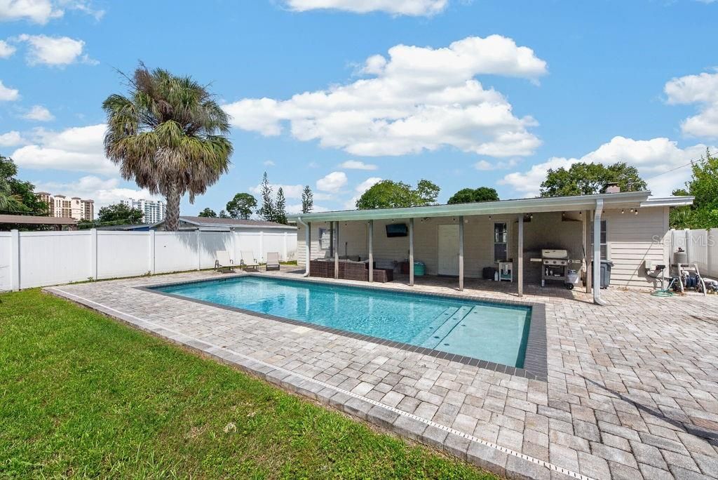 En Venta: $584,000 (4 camas, 2 baños, 1825 Pies cuadrados)