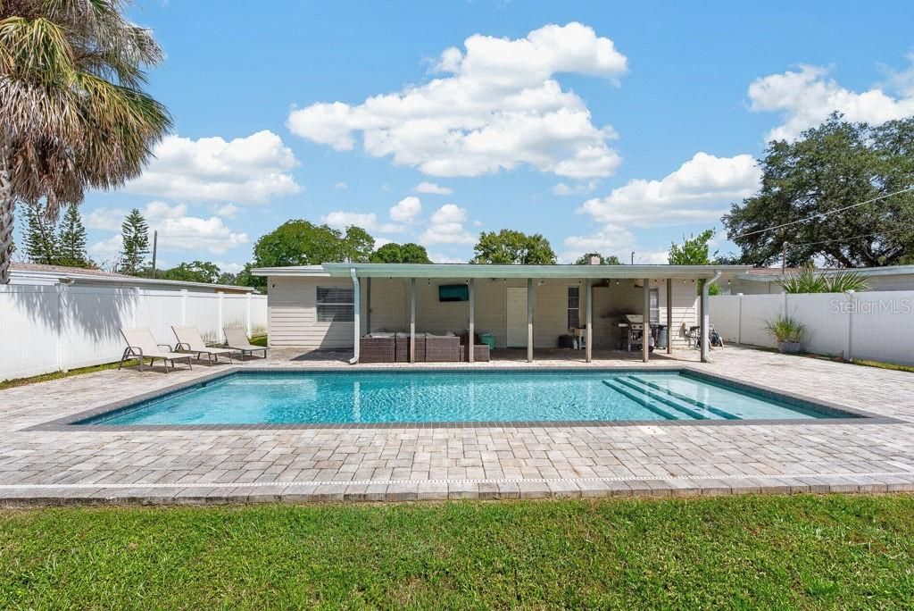 En Venta: $584,000 (4 camas, 2 baños, 1825 Pies cuadrados)
