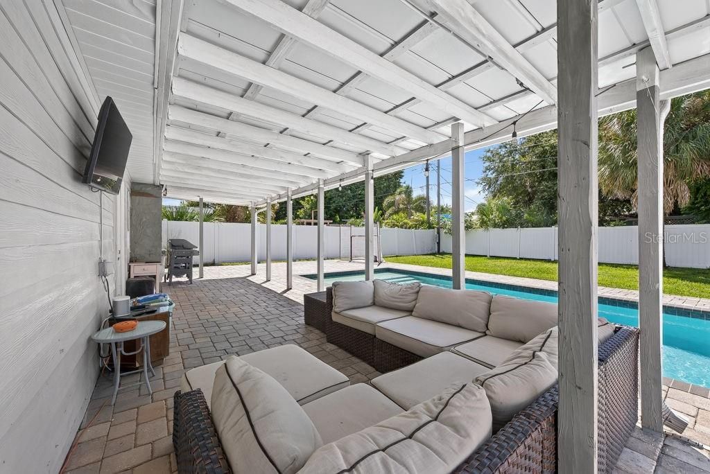 En Venta: $584,000 (4 camas, 2 baños, 1825 Pies cuadrados)