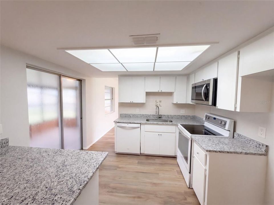 For Sale: $248,000 (2 beds, 2 baths, 1199 Square Feet)