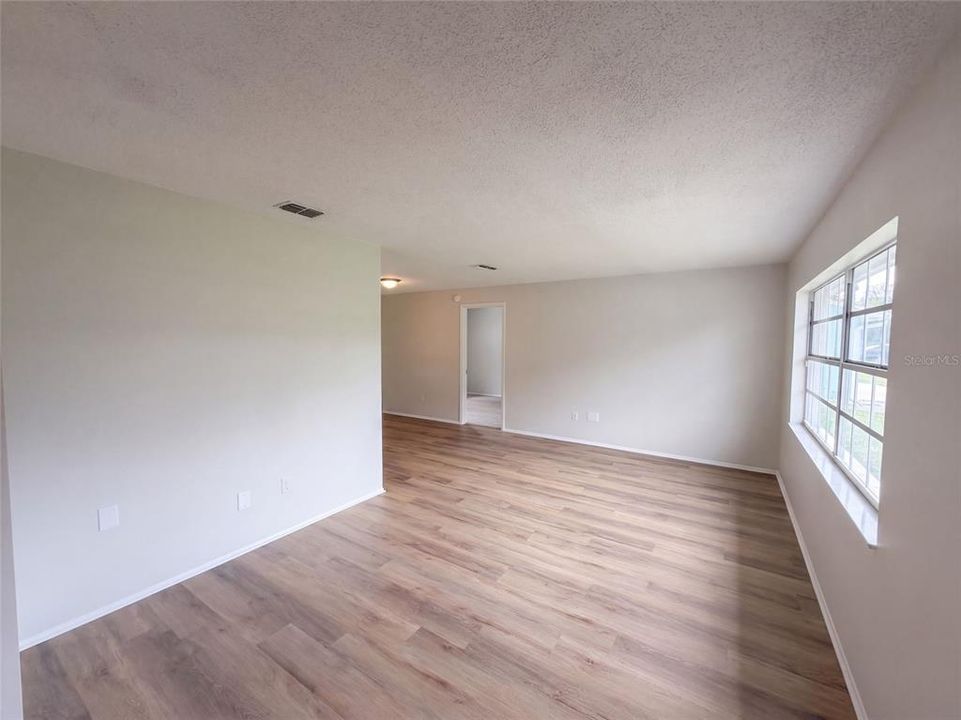 For Sale: $248,000 (2 beds, 2 baths, 1199 Square Feet)