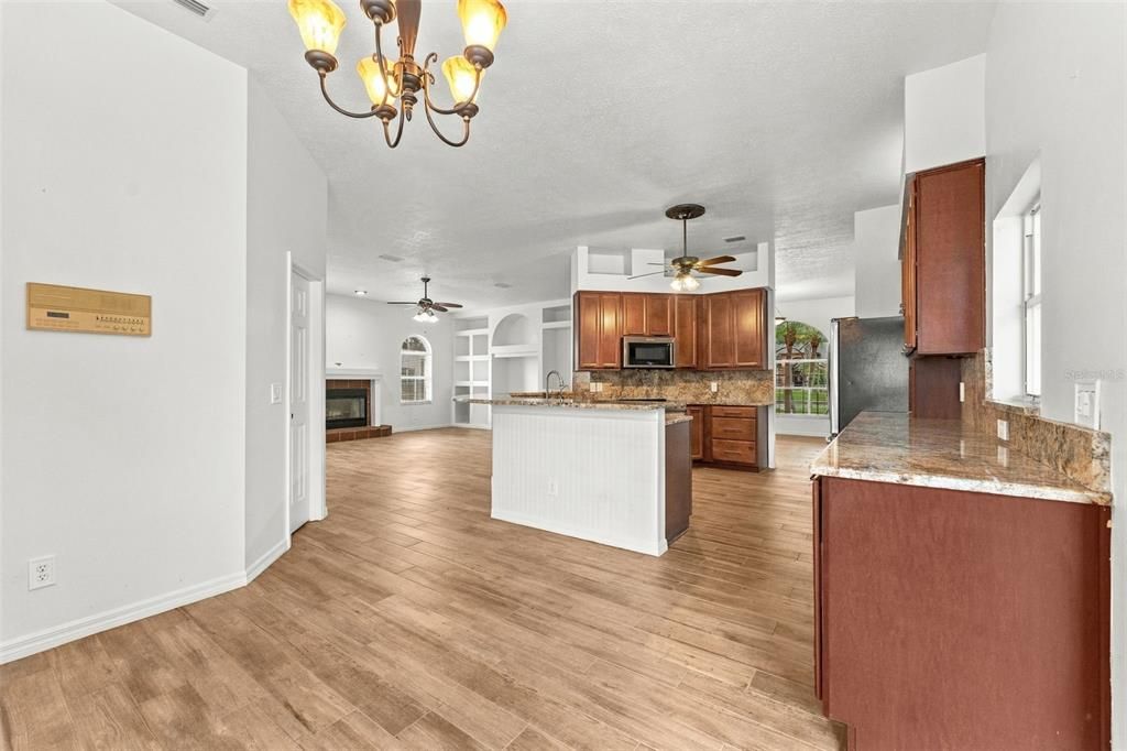 На продажу: $649,900 (4 спален, 3 ванн, 3245 Квадратных фут)