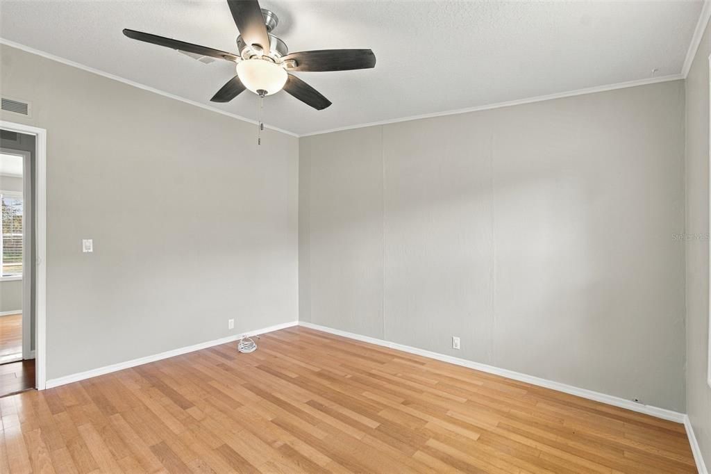 For Sale: $229,900 (4 beds, 2 baths, 1904 Square Feet)