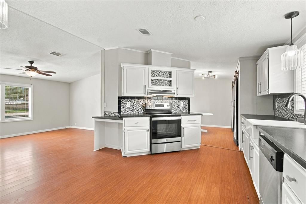 For Sale: $229,900 (4 beds, 2 baths, 1904 Square Feet)