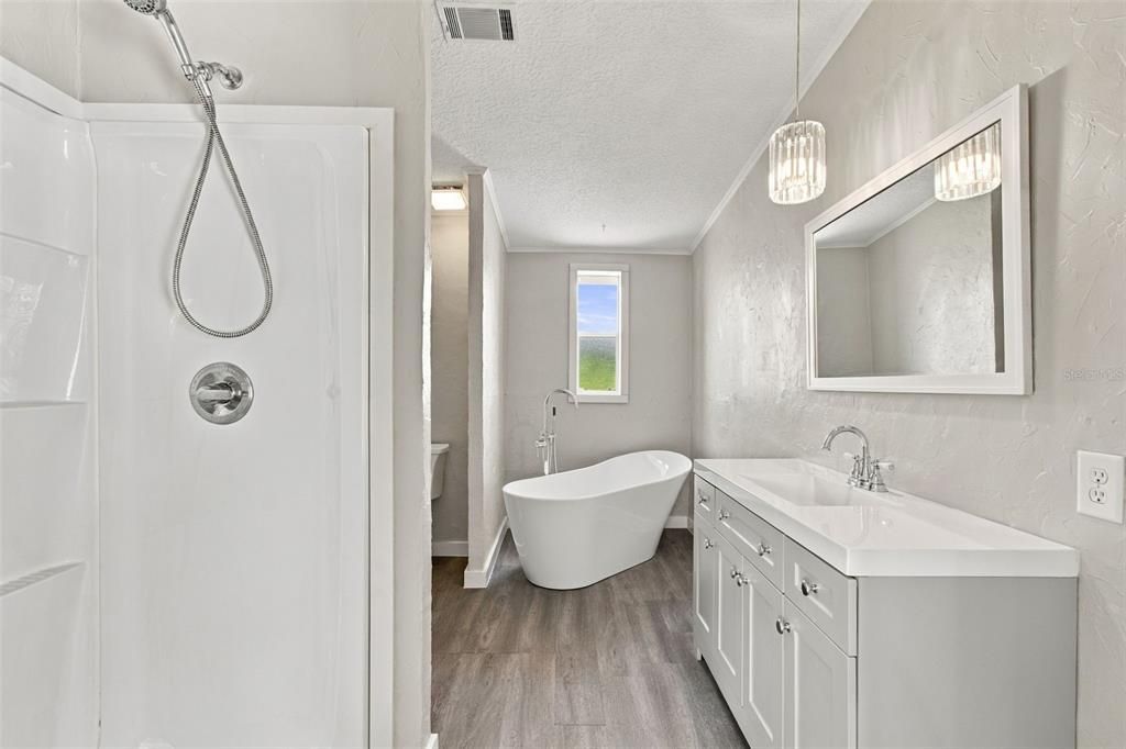 For Sale: $229,900 (4 beds, 2 baths, 1904 Square Feet)
