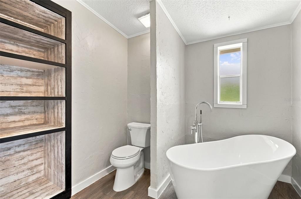 For Sale: $229,900 (4 beds, 2 baths, 1904 Square Feet)