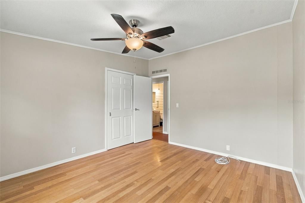 For Sale: $229,900 (4 beds, 2 baths, 1904 Square Feet)
