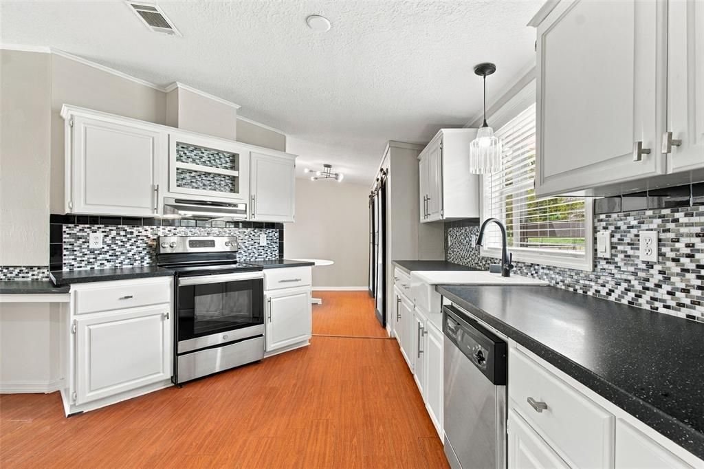 For Sale: $229,900 (4 beds, 2 baths, 1904 Square Feet)