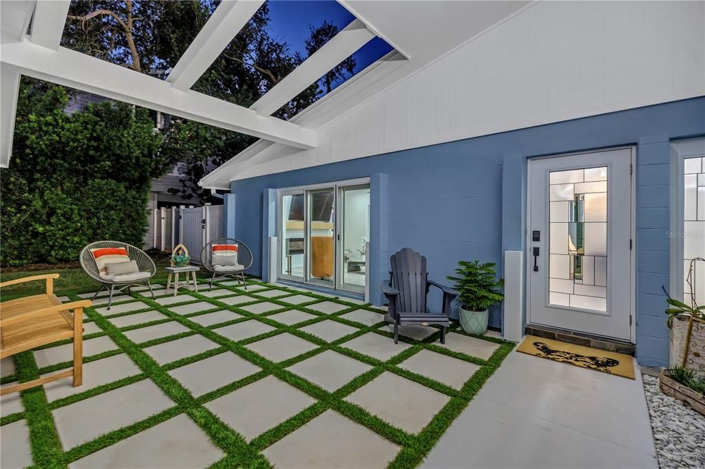 For Sale: $1,089,000 (3 beds, 2 baths, 2005 Square Feet)