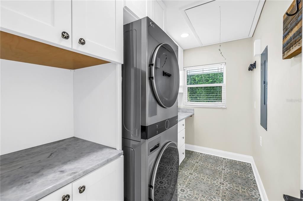 For Sale: $1,089,000 (3 beds, 2 baths, 2005 Square Feet)