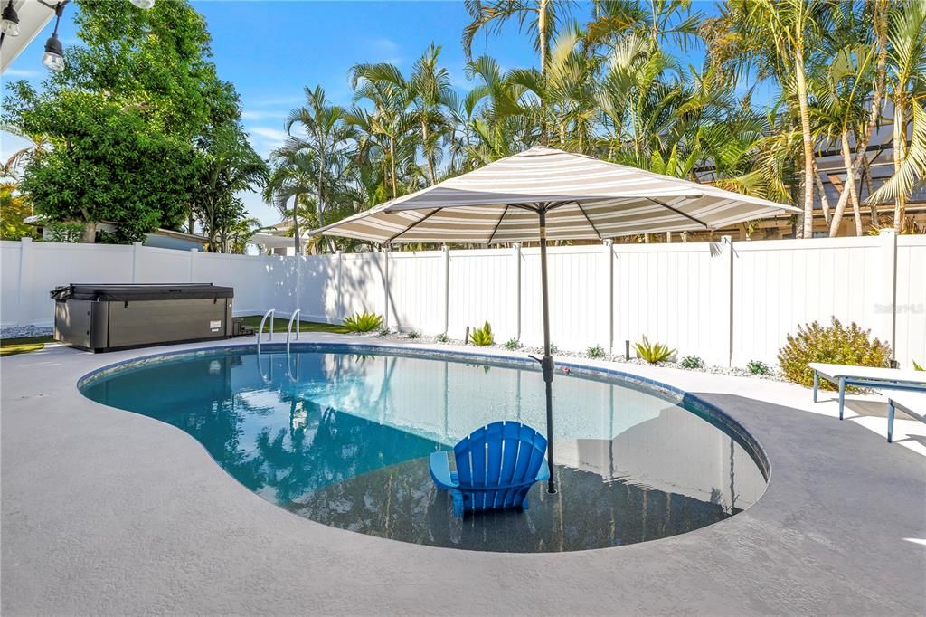 For Sale: $1,089,000 (3 beds, 2 baths, 2005 Square Feet)