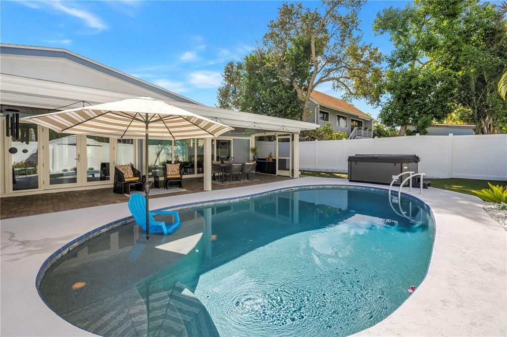 For Sale: $1,089,000 (3 beds, 2 baths, 2005 Square Feet)