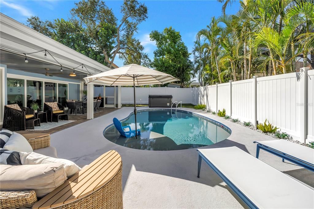For Sale: $1,089,000 (3 beds, 2 baths, 2005 Square Feet)