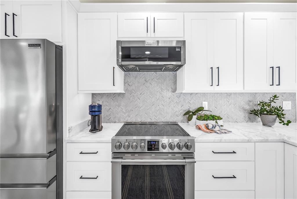 For Sale: $1,089,000 (3 beds, 2 baths, 2005 Square Feet)