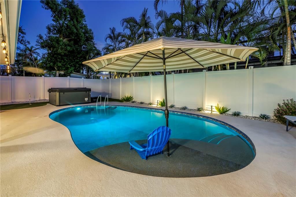 For Sale: $1,089,000 (3 beds, 2 baths, 2005 Square Feet)