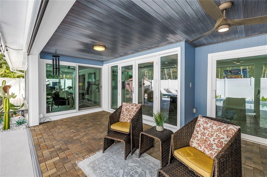 For Sale: $1,089,000 (3 beds, 2 baths, 2005 Square Feet)