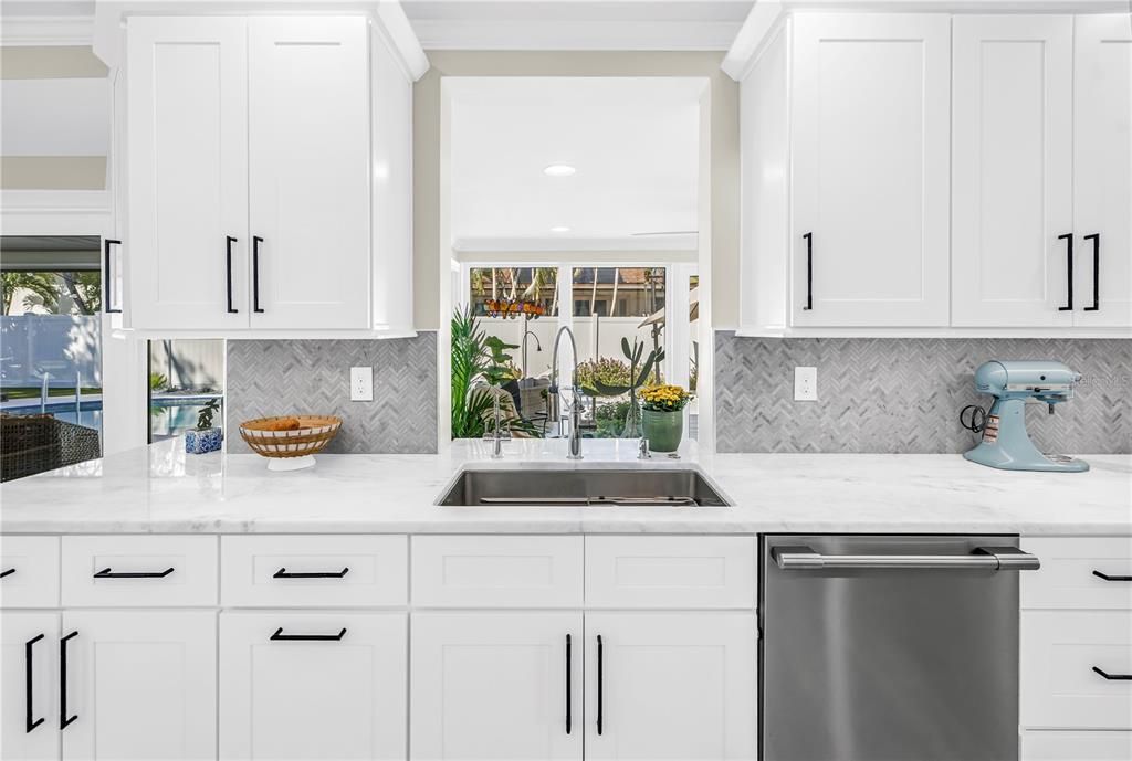 For Sale: $1,089,000 (3 beds, 2 baths, 2005 Square Feet)