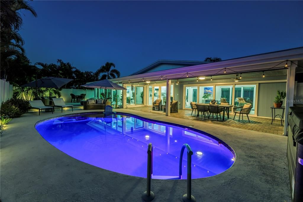 For Sale: $1,089,000 (3 beds, 2 baths, 2005 Square Feet)