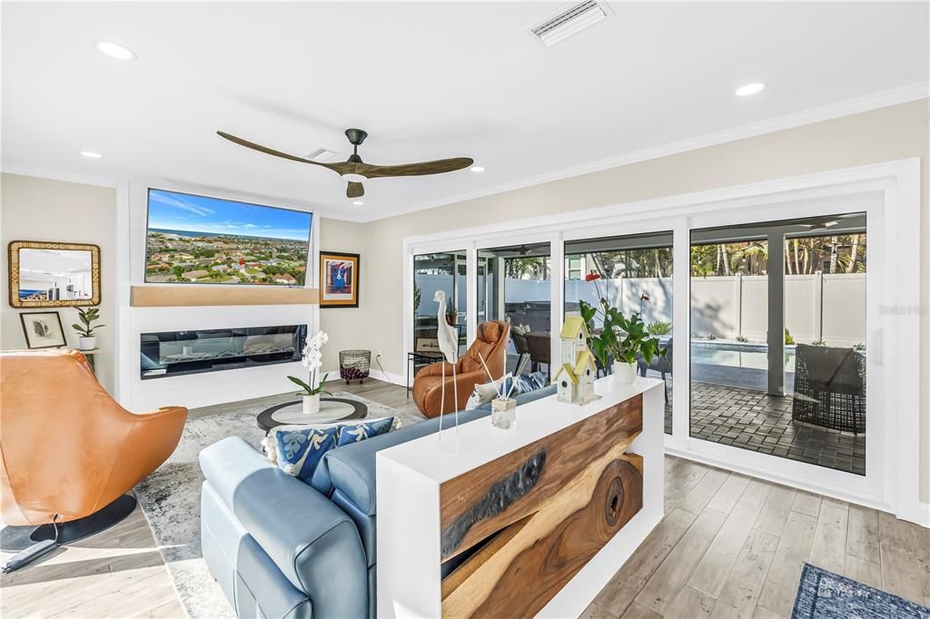 For Sale: $1,089,000 (3 beds, 2 baths, 2005 Square Feet)