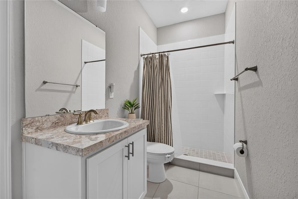 En Venta: $395,000 (4 camas, 3 baños, 2051 Pies cuadrados)