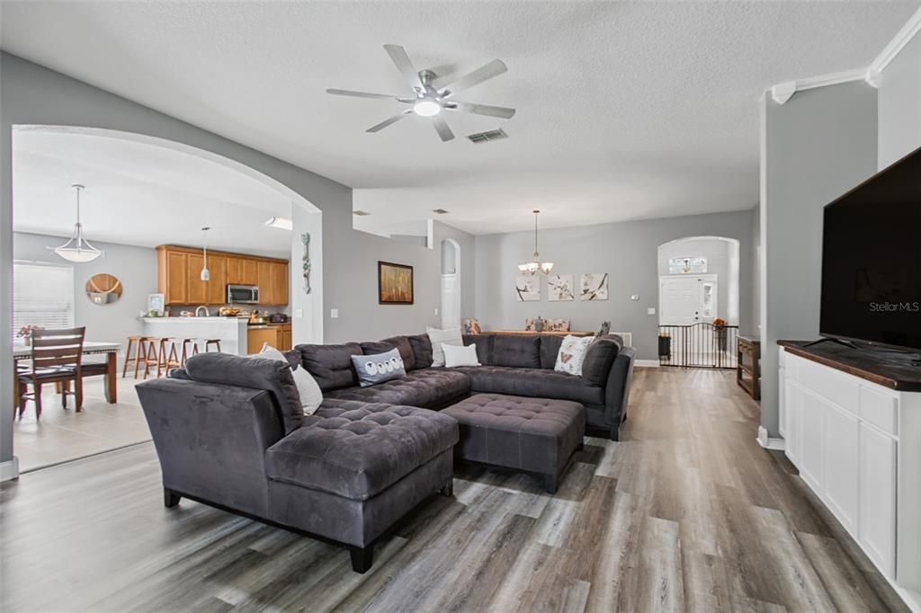 En Venta: $484,900 (4 camas, 3 baños, 2327 Pies cuadrados)