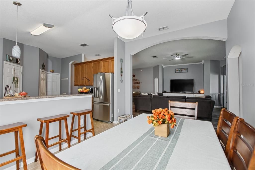En Venta: $484,900 (4 camas, 3 baños, 2327 Pies cuadrados)